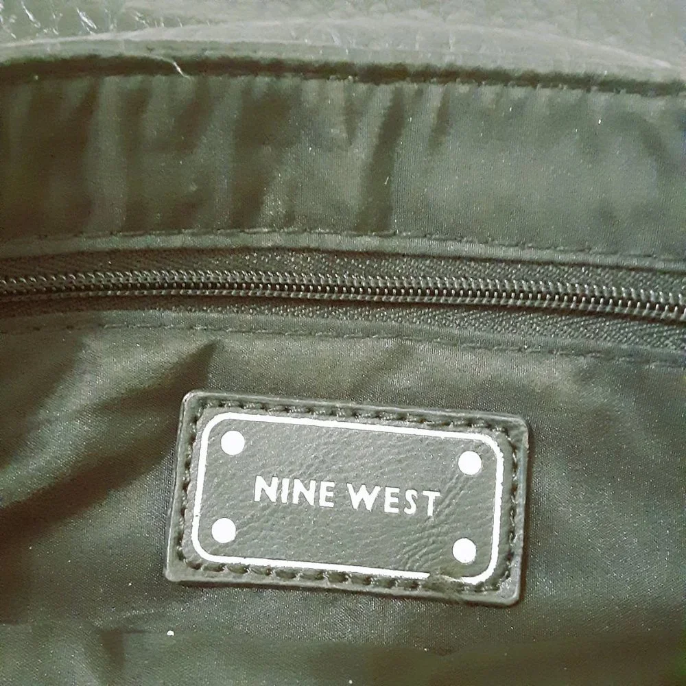 Nine West Black Pebbled Crossbody Bag Silver Chain Strap